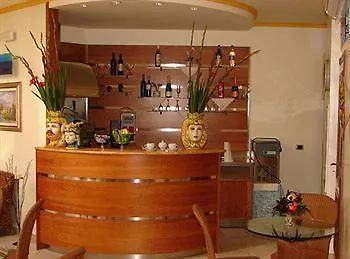 Hotel Il Faro Della Guitgia Tommasino 3*