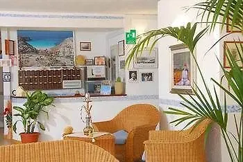 Hotel Il Faro Della Guitgia Tommasino 3*