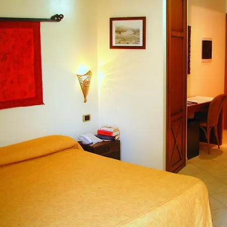 Hotel Il Faro Della Guitgia Tommasino 3*