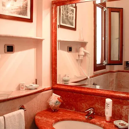 Hotel Il Faro Della Guitgia Tommasino 3*