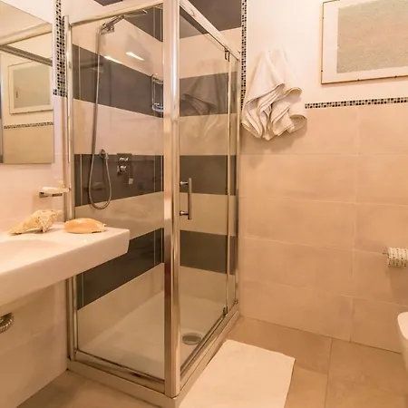 Hotel Il Faro Della Guitgia Tommasino