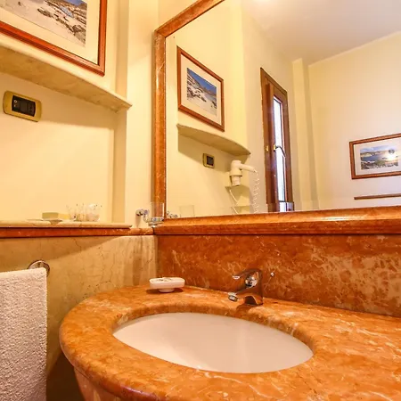 Il Faro Della Guitgia Tommasino Otel 3*