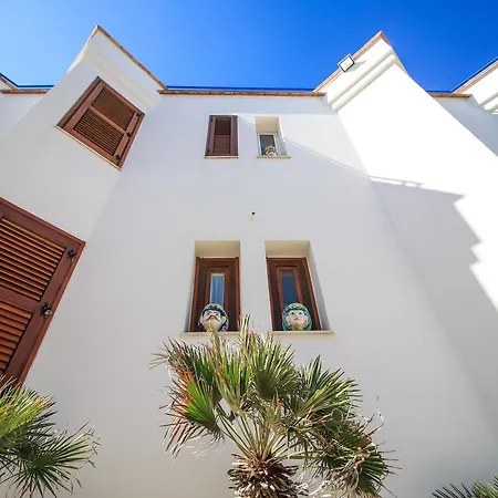 Otel Il Faro Della Guitgia Tommasino Lampedusa